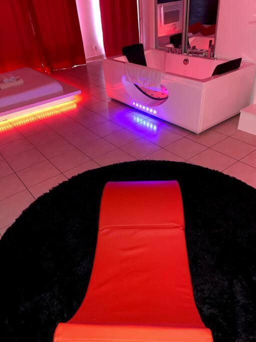 Jeu De Regards - Jacuzzi/Balneo Apartment Courcouronnes Bagian luar foto