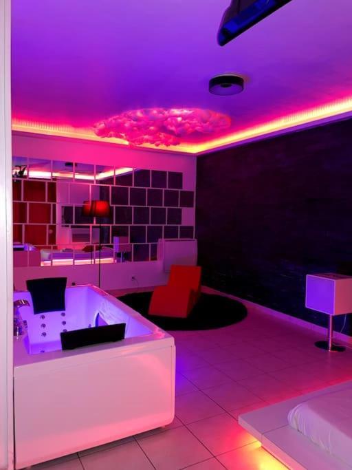Jeu De Regards - Jacuzzi/Balneo Apartment Courcouronnes Bagian luar foto