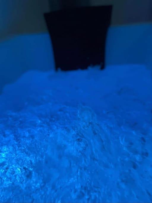 Jeu De Regards - Jacuzzi/Balneo Apartment Courcouronnes Bagian luar foto